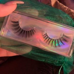 different lashes i sell , never used !! text me for more info